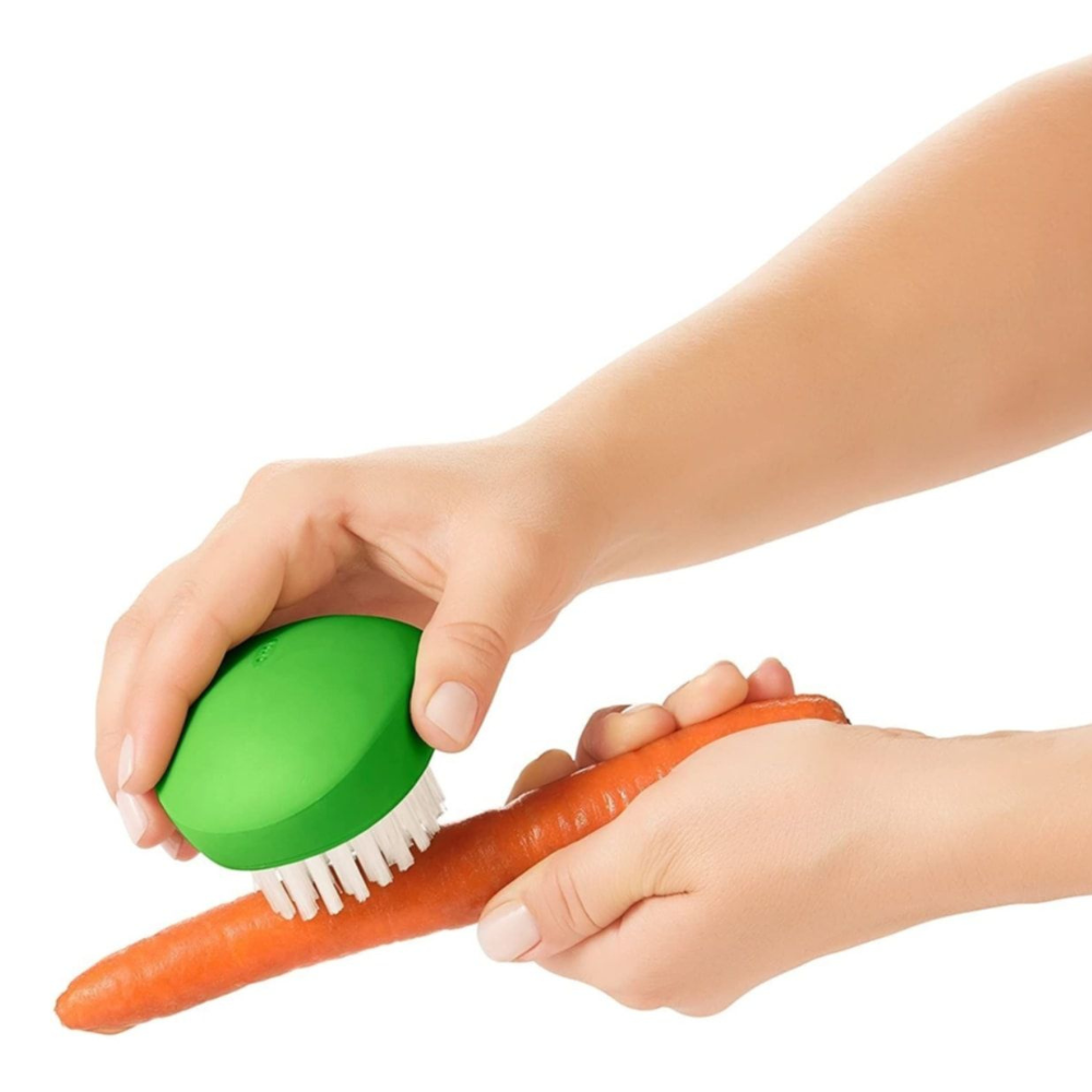 OXO GOOD GRIPS FLEXIBLE VEGETABLE BRUSH