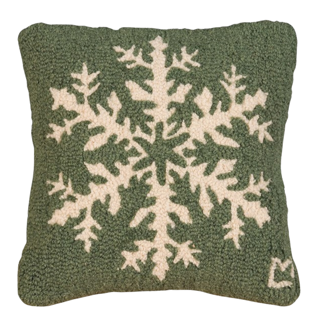 CHANDLER 4 CORNERS Pine Snowflake Hand Hooked Pillow